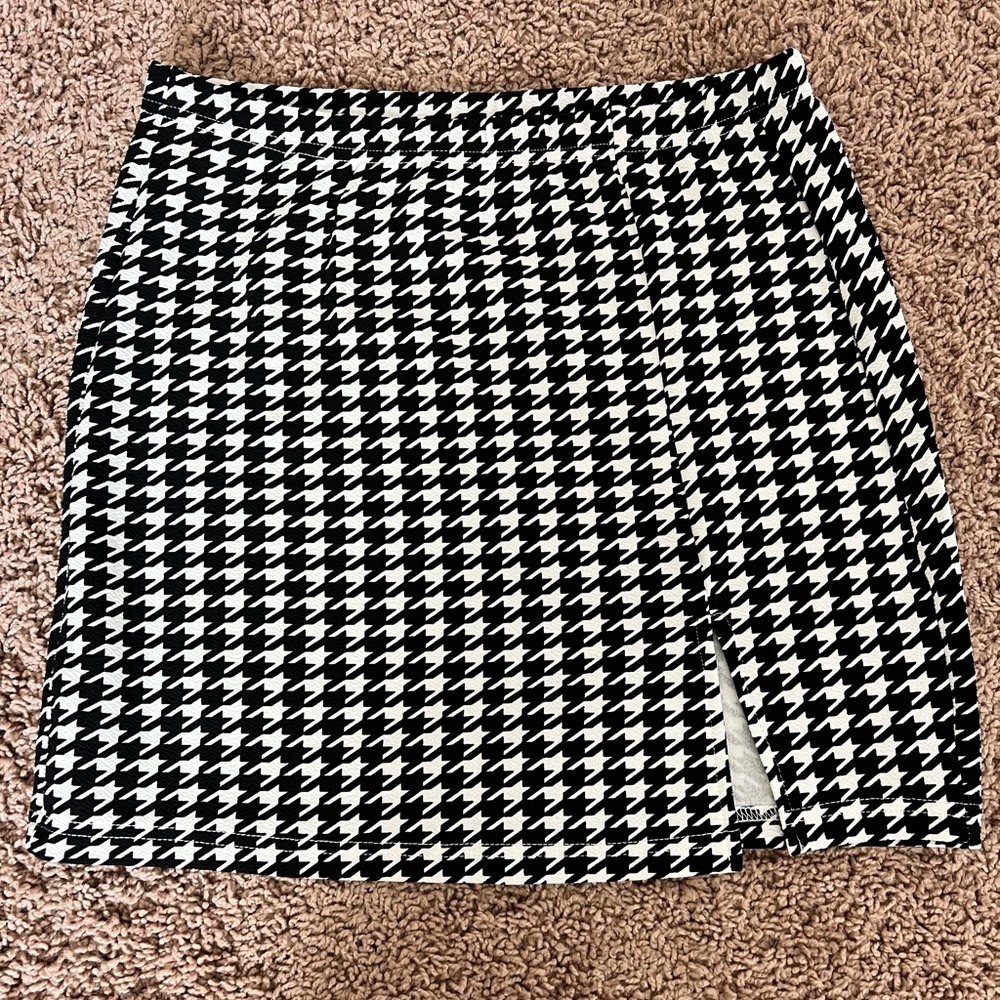 SHEIN skirt! Size medium! NWOT :)